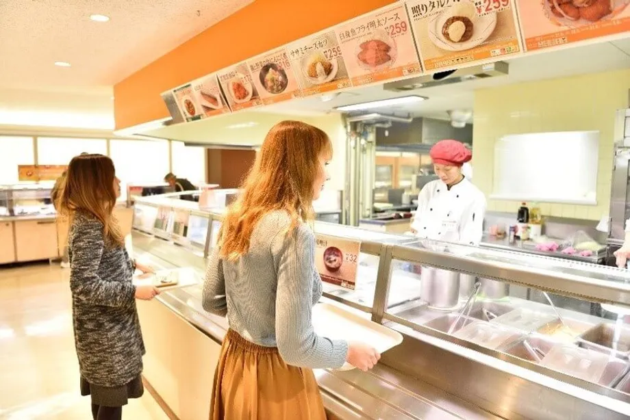食材費高騰、京都の大学食堂で値上げ相次ぐ