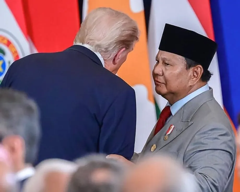 ガザ首脳会議でマイクが拾った会話、インドネシアのプラボウォ大統領がトランプ氏にエリック氏との面会求める